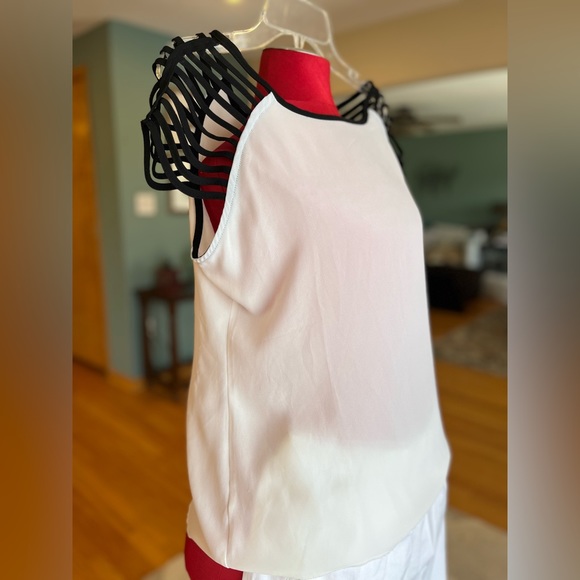 Ivory shell w/ sexy black strappy sleeves from Venus. Medium. - Picture 10 of 12